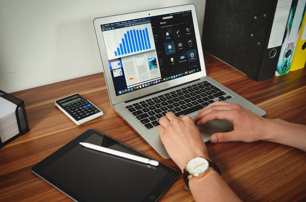Online courses to enhance management and artistic skills